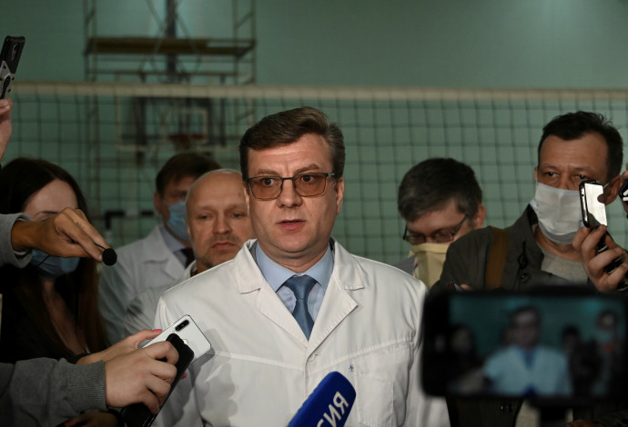 רופאו של מנהיג האופוזיציה נבלני, אלכסנדר מורחובסקי (צילום:  REUTERS/Alexey Malgavko)