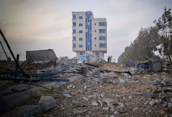 ההרס ברצועה לאחר תקיפת חיל האוויר הישראלי (צילום:  רשתות ערביות)
