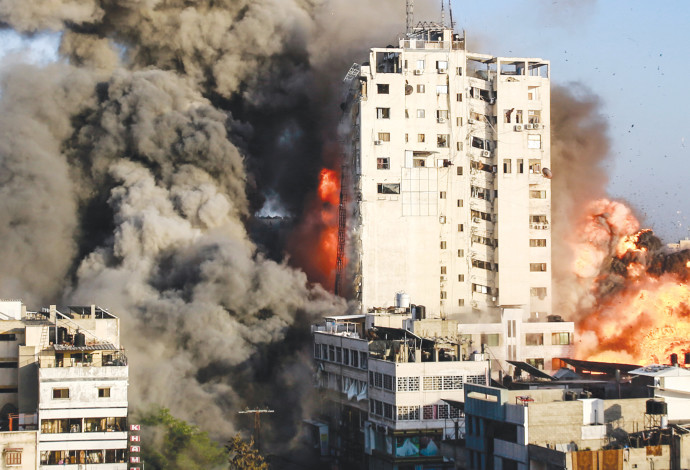 בניין שהופץ בעזה (צילום:  עטיה מוחמד, פלאש 90)