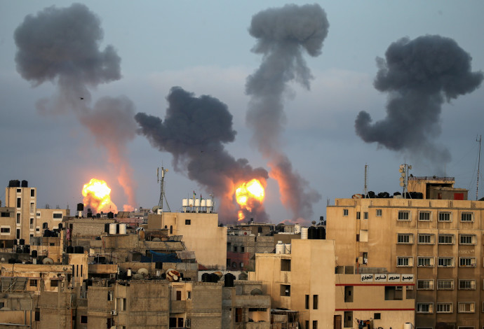תקיפות צה"ל ברצועת עזה (צילום:  REUTERS/Ibraheem Abu Mustafa)