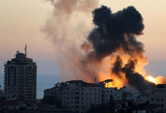 תקיפות צה"ל ברצועת עזה (צילום:  REUTERS/Ibraheem Abu Mustafa)
