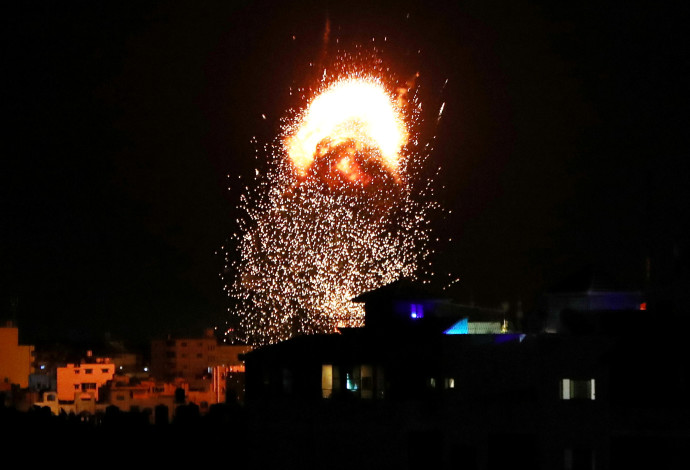 תקיפות אוויריות של ישראל ברצועת עזה, במסגרת מבצע "שומר החומות" (צילום:  REUTERS/Mohammed Salem)
