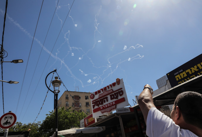 יירוט רקטות באשקלון (צילום:  REUTERS/Baz Ratner )