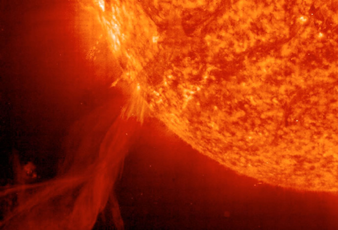 סופת שמש (צילום:  SOHO/ESA/NASA/Getty Images)