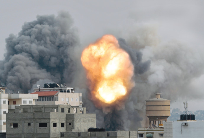 הפצצות בעזה (צילום:  רויטרס)
