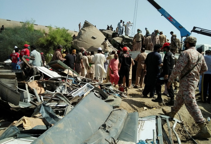 תאונת רכבות בפקיסטן (צילום:   REUTERS/Stringer)