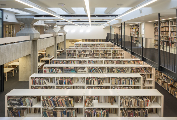 ספרייה בתל אביב (צילום:  מאיר שפירא)