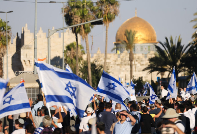 מצעד הדגלים בירושלים (צילום:  יונתן זינדל, פלאש 90)