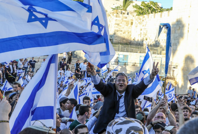 איתמר בן גביר בצעדת הדגלים בירושלים (צילום:  מרק ישראל סלם)