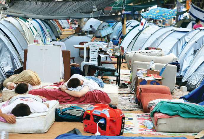 מחאת האוהלים בשדרות רוטשילד בקיץ 2011 (צילום:  לירון אלמוג, פלאש 90)