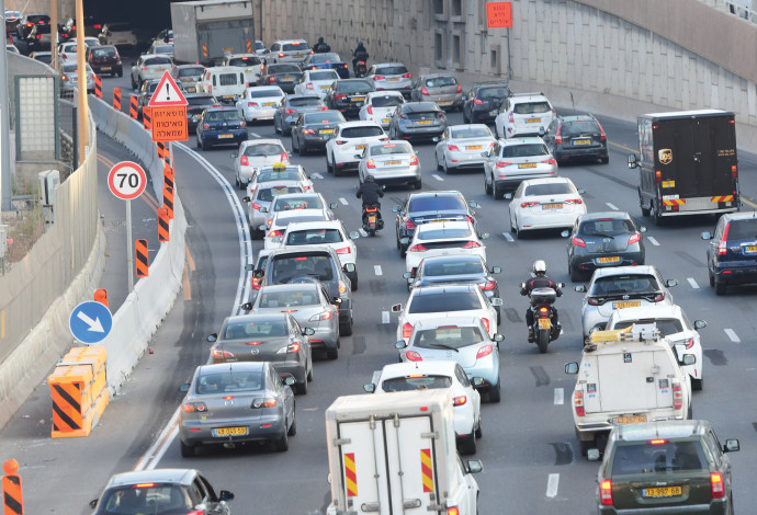 פקקים בכבישי ישראל (צילום:  אבשלום ששוני)