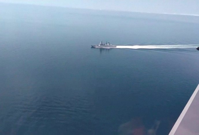 הספינה הבריטית שחדרה לשטח הימי של רוסיה (צילום:  Ministry of Defence of the Russian Federation/Handout via REUTERS)
