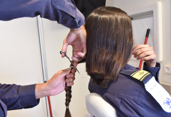 מבצע תרומות השיער למען חולות הסרטן (צילום:  דוברות המשטרה)