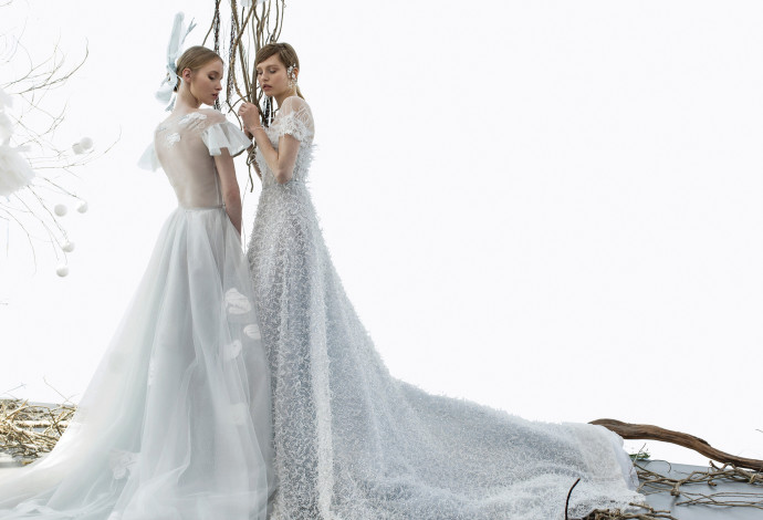 שמלת סלסט ושמלת איידן עיצוב מירה צבילינגר (צילום:  אלכס ליפקין)