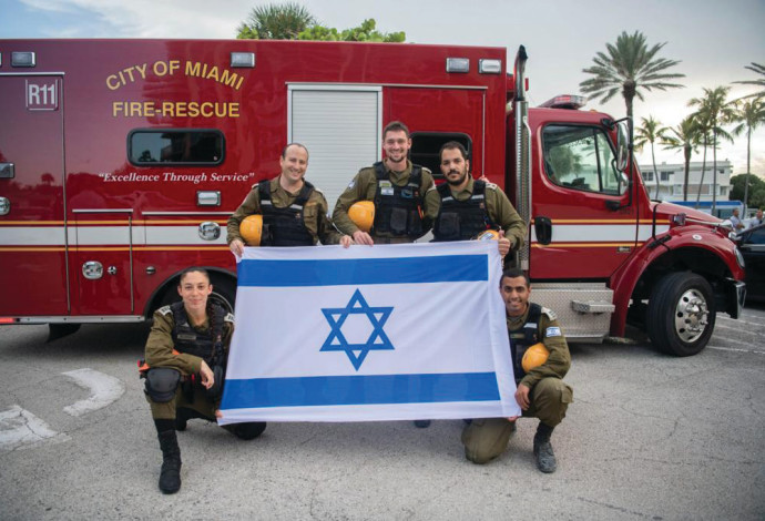 צוות החילוץ הישראלי שטס להריסות במיאמי (צילום:  דובר צה"ל)