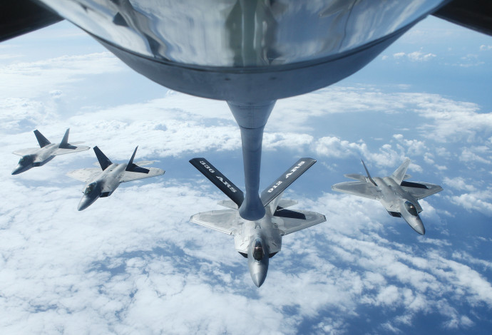 מטוסי החמקן של חיל האוויר האמריקאי (צילום:  רויטרס)