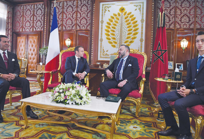נשיא צרפת מקרון וחסן השני מלך מרוקו בפגישה (צילום:  רויטרס)