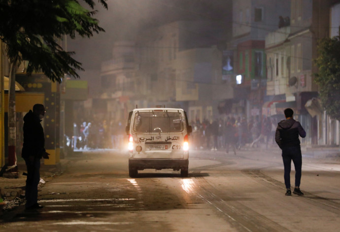 עימותים בתוניסיה  (צילום:  REUTERS/Zoubeir Souissi)
