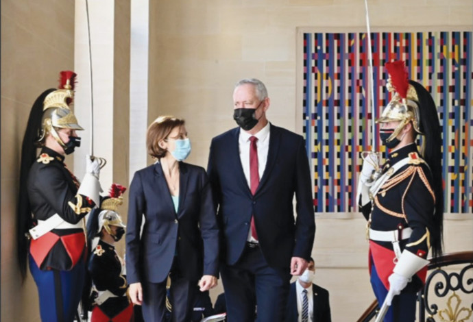 שר הביטחון בני גנץ ושרת ההגנה של צרפת פלורנס פרלי (צילום:  אריאל חרמוני, משרד הביטחון)