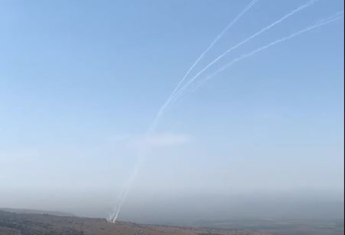 תיעוד השיגורים מלבנון לישראל (צילום:  רשתות ערביות)