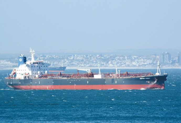 ספינת Mercer Street שהותקפה בחופי עומאן (צילום:  רויטרס)