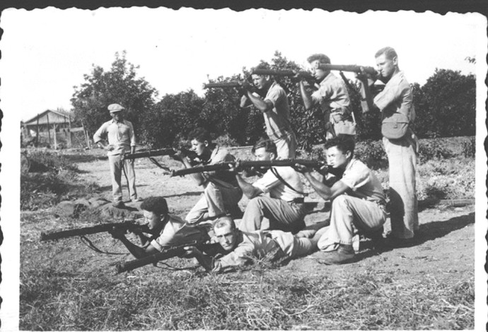 אימונים בנהלל 1936 (צילום:  יהודה מור)