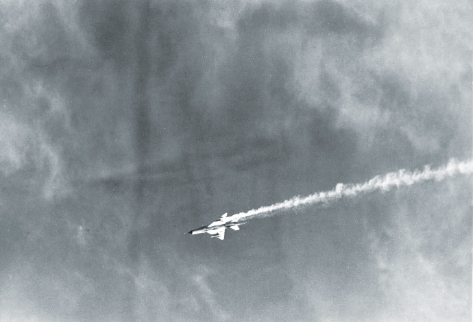 הפלת מטוס מיג מצרי בסיני מלחמת כיפור  (צילום:  באדיבות ארכיון צה"ל)