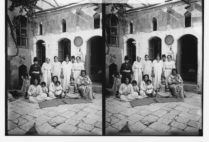 משפחה יהודית בחלב  (צילום:  Library of Congress)