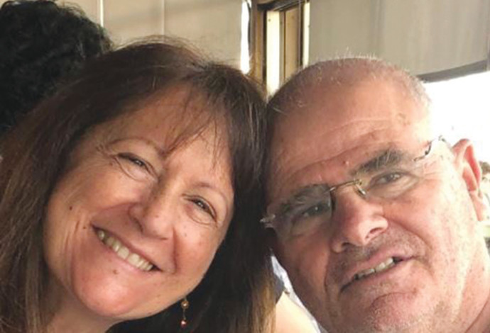 בני הזוג חיים ואסתי גירון, שנהרגו בהתרסקות המטוס הקל ביוון (צילום:  צילום מסך: מתוך רשתות חברתיות)