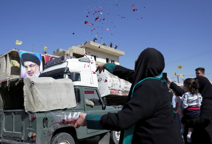 משאיות הדלק האיראני מתקבלות בחגיגות בלבנון (צילום:  רויטרס)