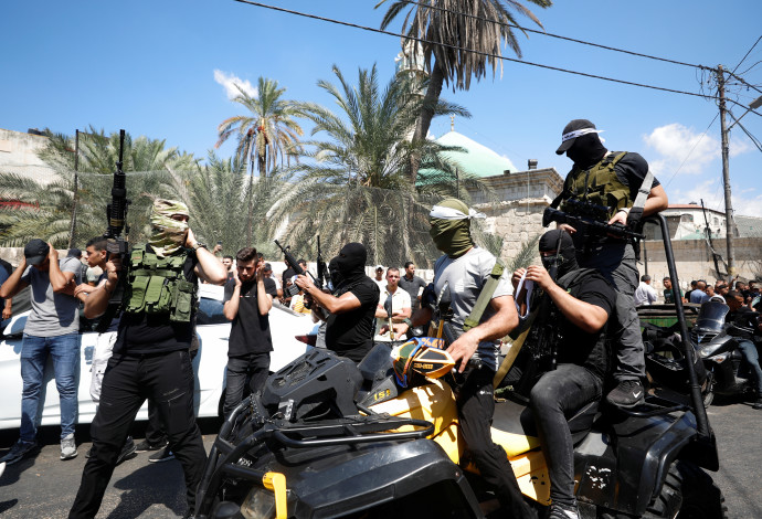 חמושים בג'נין (צילום:  REUTERS/Mohamad Torokman)