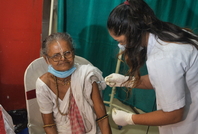 חיסוני קורונה בהודו (צילום:  DIPTENDU DUTTA/AFP via Getty Images)