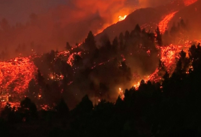 הר הגעש קומברה וייחה  (צילום:  FORTA/Handout via REUTERS)