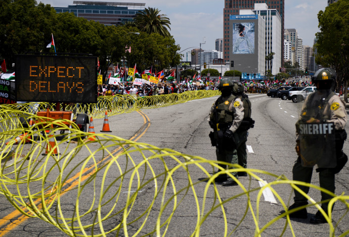 משטרת לוס אנג'לס (צילום:  Photo by PATRICK T. FALLON/AFP via Getty Images)