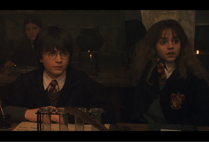 אמה ווטסון ודניאל רדקליף ב"הארי פוטר ואבן החכמים" (צילום:  צילום מסך)