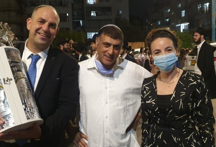 ח"כ עידית סילמן עם ראש עיריית לוד יאיר רביבו וסגנו יוסי הרוש (צילום:  ללא קרדיט)