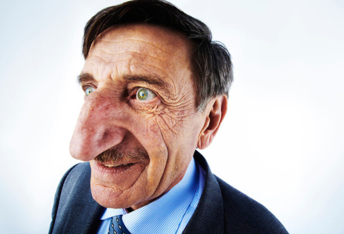 האיש בעל האף הגדול בעולם חוגג עשור (צילום:  Guinness World Records)