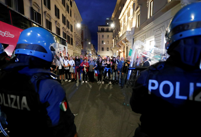הפגנה באיטליה (צילום:  REUTERS/Remo Casilli)