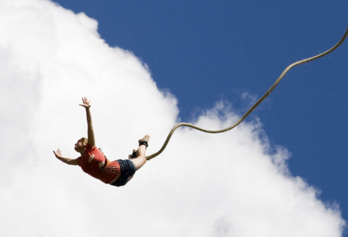 קפיצת בנג'י, אילוסטרציה (צילום:  Getty images)
