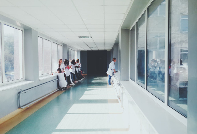 "מדו"ח של משרד הבריאות עולה כי ישנם שירותים שכלל לא קיימים במוסדות רפואיים רחוקים או קטנים." (צילום:  pexels)