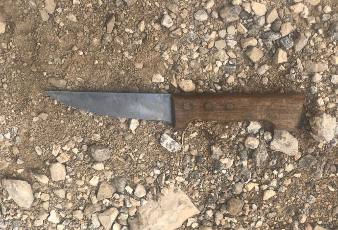 הסכין בה נעשה שימוש בניסיון הפיגוע בהר אדר (צילום:  דוברות המשטרה)