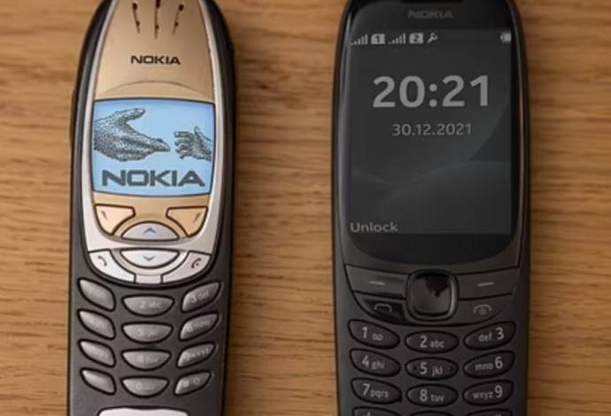 מימין טלפון הנוקיה החדש, לעומת השמאלי בן ה-20 (צילום:  Nokia)
