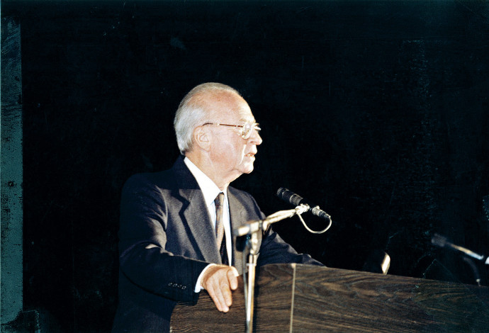 יצחק רבין ז"ל בעצרת בה נרצח (צילום:  נאור רהב)