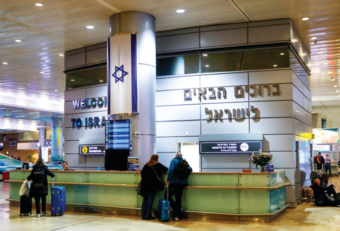 אולם הנכנסים לישראל בנתב"ג  (צילום:  Getty images)