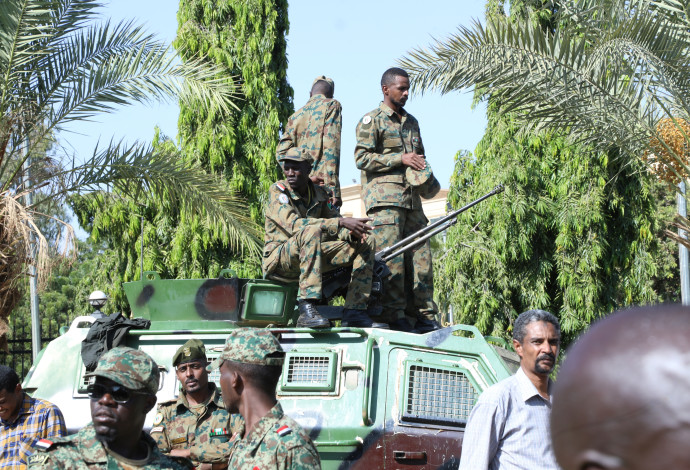 אנשי צבא בסודן (צילום:  REUTERS/El Tayeb Siddig)