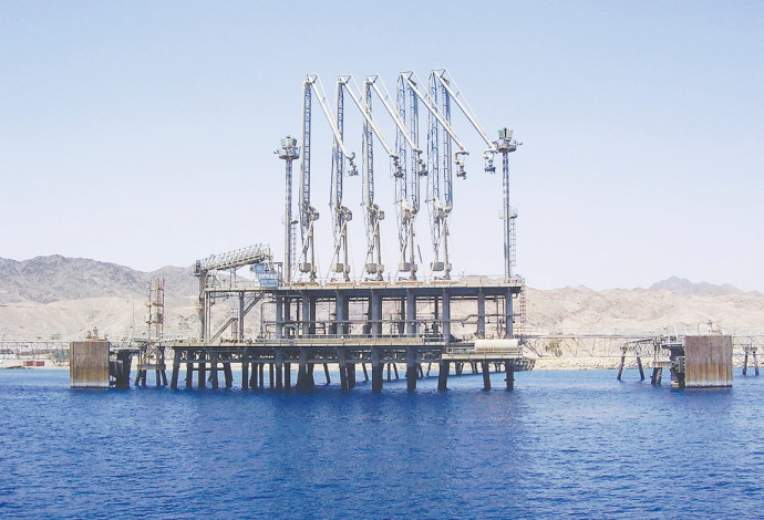מזח הנפט בנמל אילת (צילום:  אבישי טייכר)