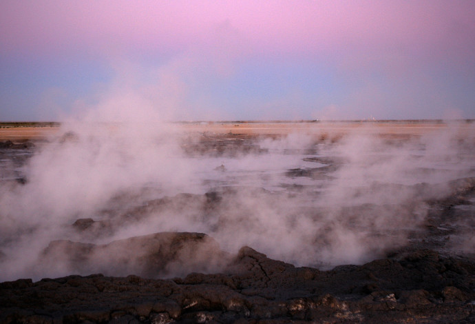 התפרצות הר געש תת ימי, אילוסטרציה (צילום:  Getty images)