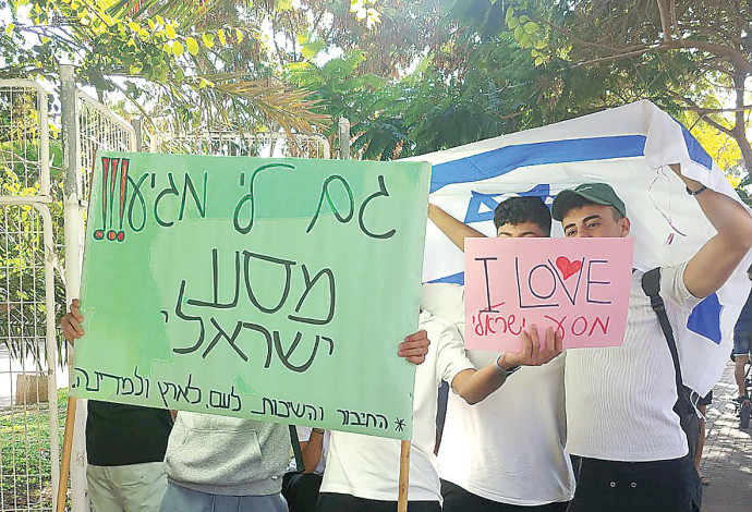 ההפגנה לחידוש מסע ישראלי (צילום:  פרטי)