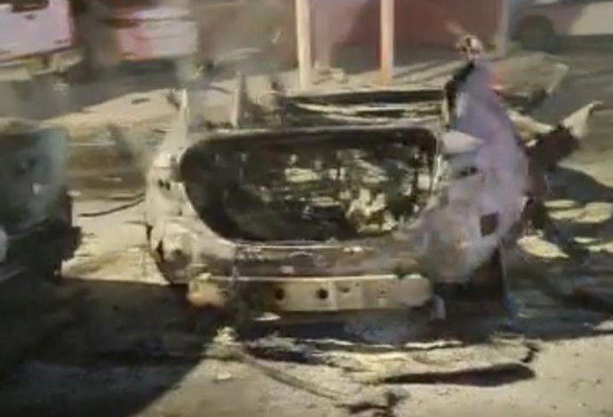 פיצוץ מטען חבלה ברכב בכפר איבטין (צילום:  דוברות המשטרה)