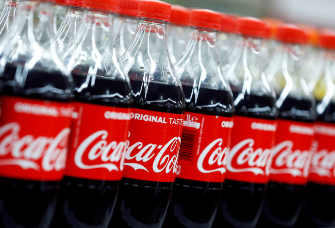 בקבוקי קוקה קולה (צילום:  REUTERS/Regis Duvignau/File Photo)